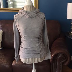Lululemon sweatshirt. EUC.